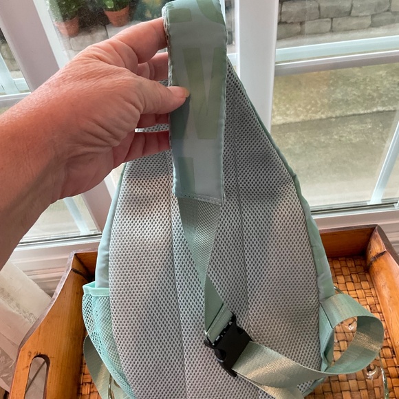 Robin Ruth Teal Women’s Hawaii Aloha Sling Backpack Bag PRICE DROP - Picture 8 of 8